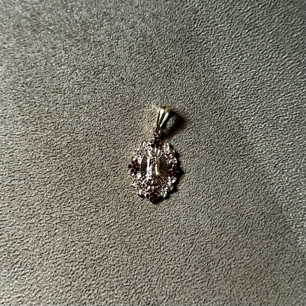🌿Lady Guadalupe Gold Floral Pendant🌿
